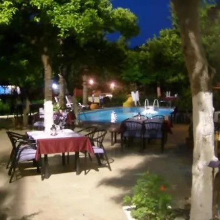 Blue Sea Garden מלון 3*